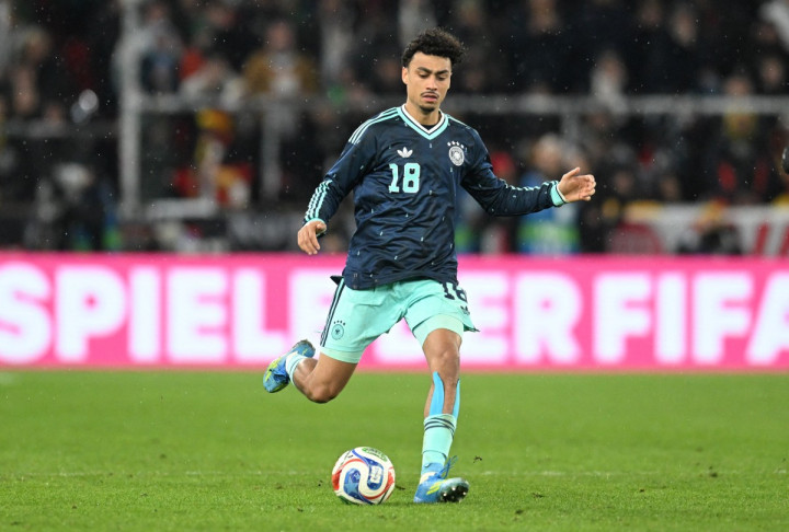 Jadi Rebutan Klub Premier League, Bek Frankfurt Kalem