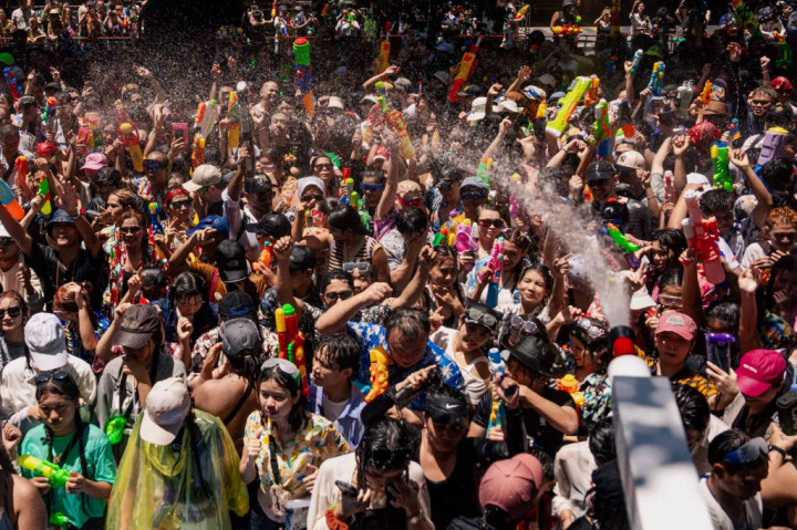 Lebih dari Sekadar Perang Air, Ini Makna Filosofis Festival Songkran Thailand