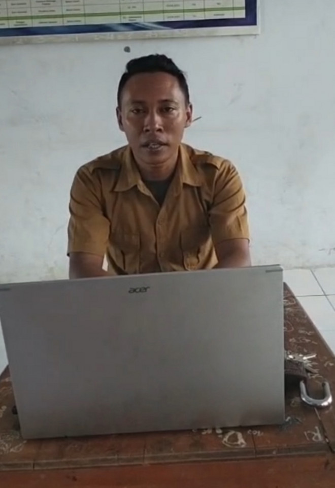 Pengajar TIK SMPN 03 Lambitu Satu Atap, Andri Maulana. DOK Bakom RI