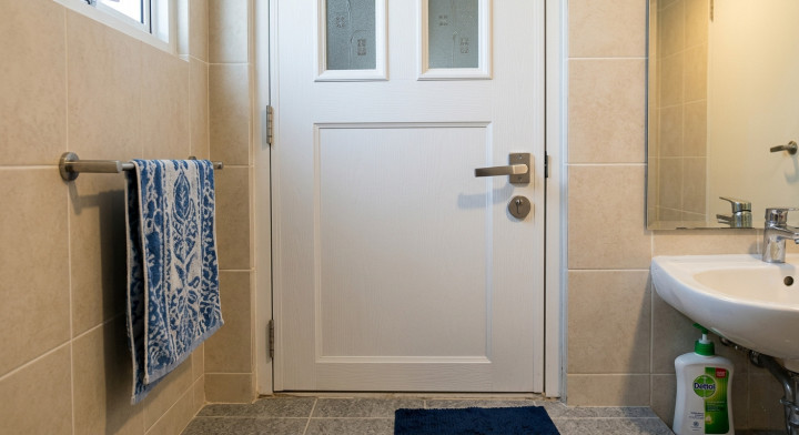 Rekomendasi Pintu PVC Kamar Mandi, Tahan Air dan Anti Rayap