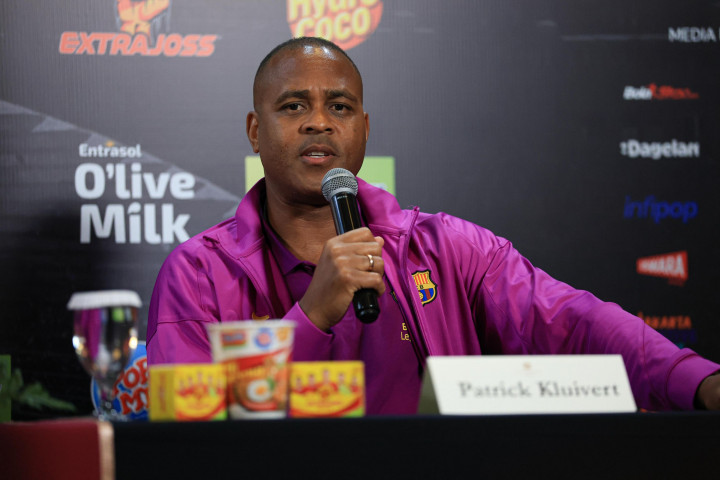 Jelang Clash of Legends Jakarta 2026, Patrick Kluivert Kenang Atmosfer SUGBK yang Luar Biasa
