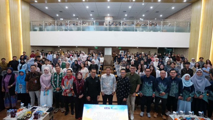 Isi Kuliah Umum di Undip, SNS Spill Tantangan Dunia Kerja Nyata