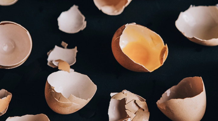 Serba Salah di Rumah? Kenalan Sama Pola Asuh ‘Eggshell Parenting’ yang Lagi Viral