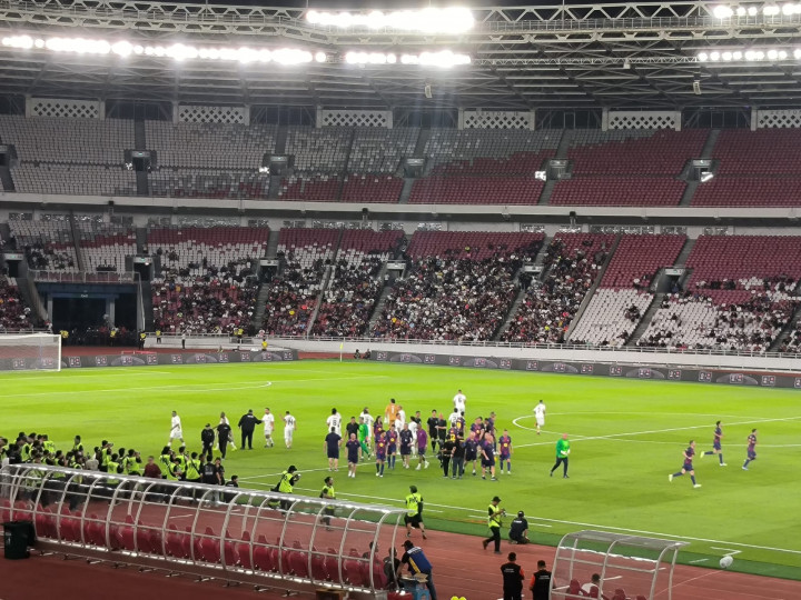 Hasil Clash of Legends 2026: Barcelona Legends Hancurkan DRX World Legends 3-0 di GBK