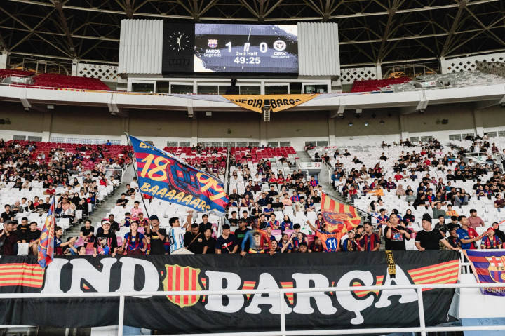 Barcelona Legends Menang 3-0 di GBK, Ronaldo Nazario Terharu Lihat Fans Indonesia