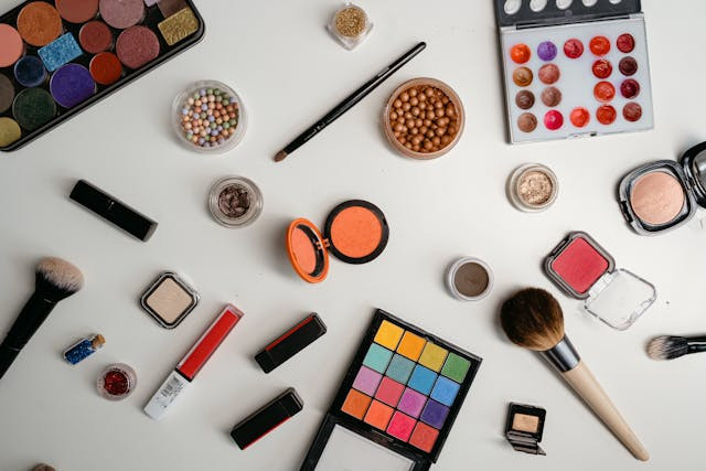 Orang Tua Wajib Tahu! Ini Bahaya Makeup untuk Anak-anak