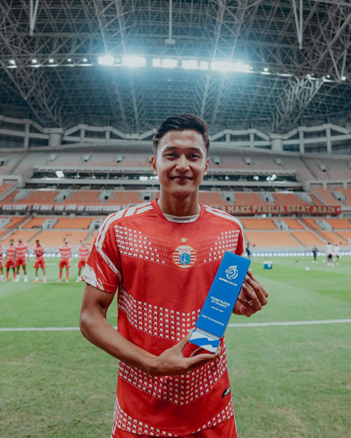 Dony Tri Pamungkas Kembali Raih Gelar Pemain Muda Terbaik BRI Super League