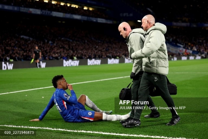 Tangis Estevão Pecah Usai Cedera Lawan MU