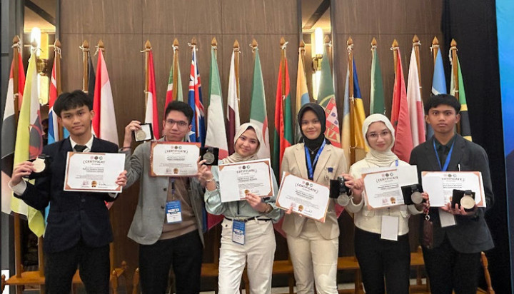 Mantap! SMP-SMA Al Azhar Borong 9 Penghargaan Al-Muhajirien MUN 2026