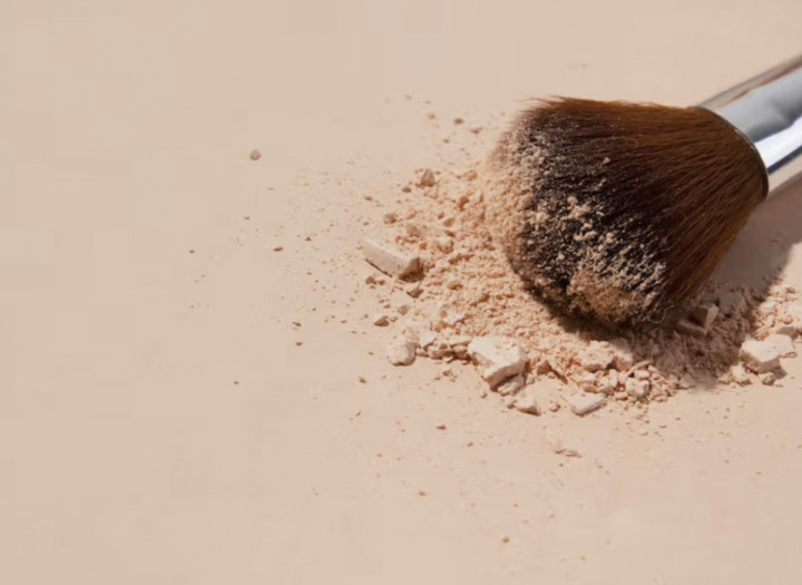 Minyak Lewat Seketika Pakai 5 Bedak Tabur Terbaik Ini!