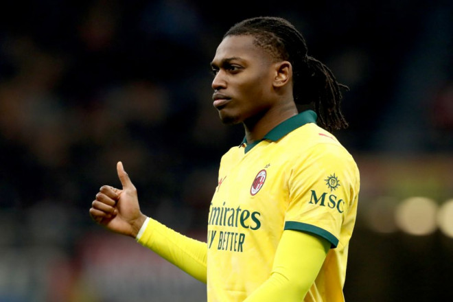 Penyerang AC Milan, Rafael Leao, tertarik untuk bergabung ke Barcelona di bursa transfer musim panas ini. (Foto: Marco Luzzani/Getty Images)