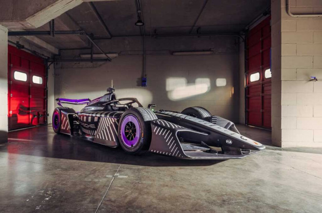 Porsche 975 RSE diklaim lebih kencang dan punya durabilitas sama dengan mobil Formula 2 untuk Formula E.  Porsche