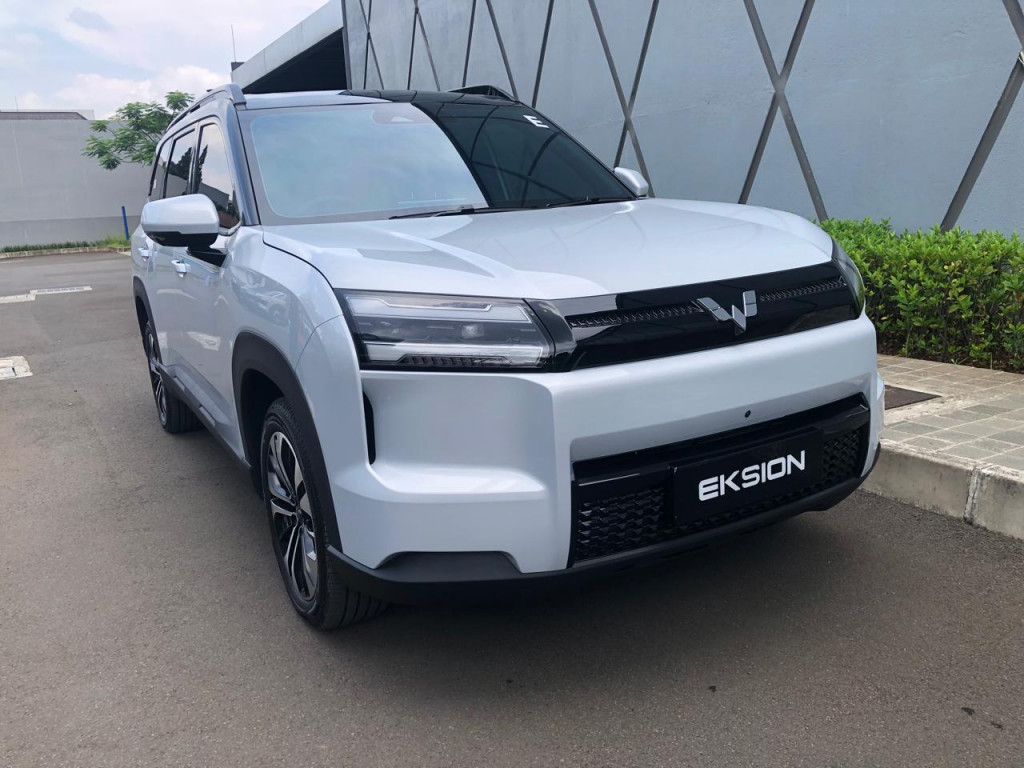 Kesan Pertama Wuling Eksion: SUV 7-Seater EV dan PHEV dengan Fitur Canggih