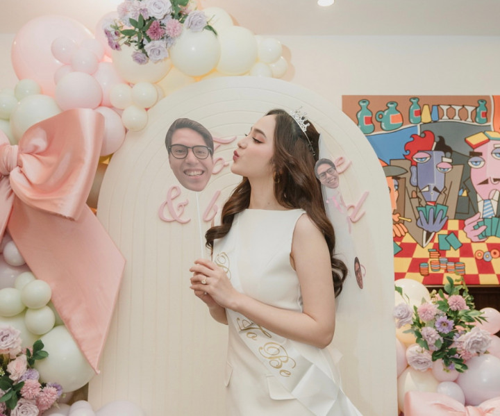 Syifa Hadju Jadi Mermaid di Bridal Shower, Pakai Kain Dipenuhi Stiker El Rumi