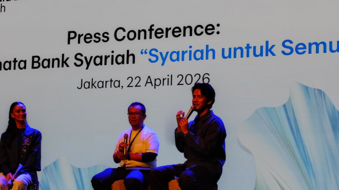 Aktor Morgan Oey bersama Direktur Keuangan dan Unit Usaha Syariah Permata Bank, Rudy Basyir Ahmad dan  Atiqah Hasiholan (Foto: Medcom.id/Syahrul Ramadhan)