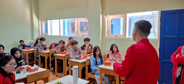 Ubah Sosmed Jadi Cuan dan Karier, Mahasiswa S2 UMB Bekali Siswa SMK Bangun Personal Branding