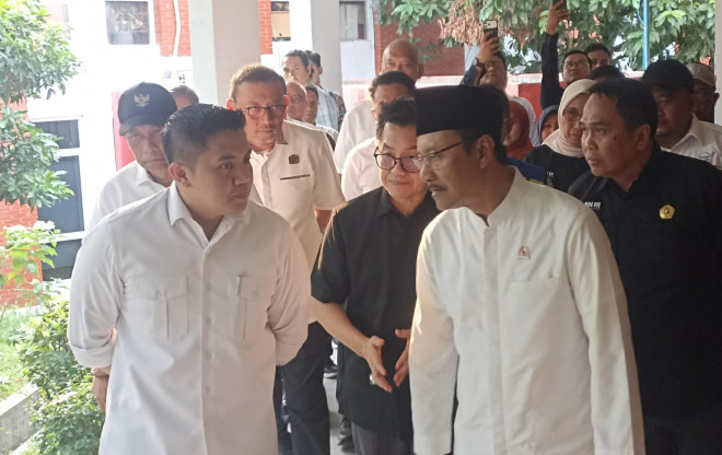 Seskab Teddy Indra Wijaya dan Mensos Saifullah Yusuf