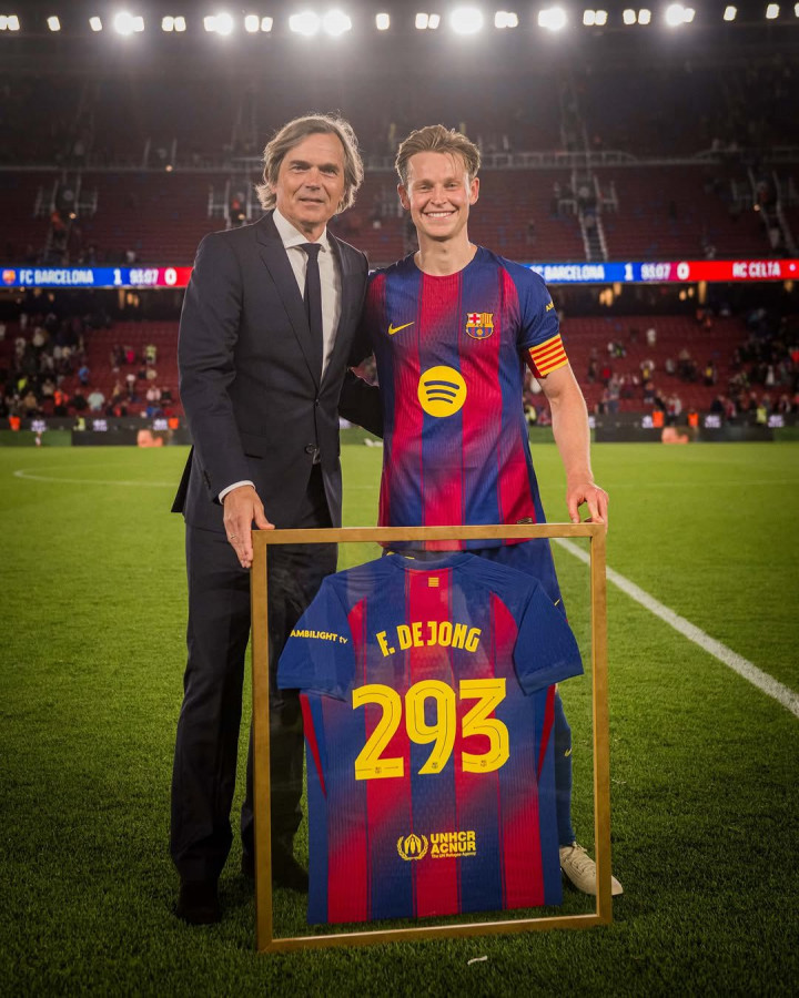 Frenkie de Jong Lampaui Rekor Penampilan Phillip Cocu di Barcelona