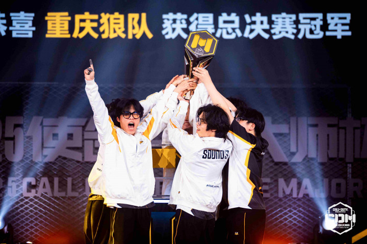 Kontras Wolves: Tim Sepak Bola Degradasi, Divisi Esports Tembus Final Dunia