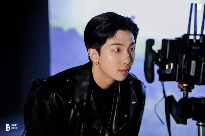 Respons Big Hit Music Soal Foto RM BTS Merokok di Area Terlarang Jepang