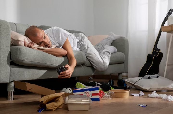 Sering <i>Bed Rotting</i> Seharian? Hati-hati, Kedok Rebahan yang Bisa Jadi Tanda Bahaya!