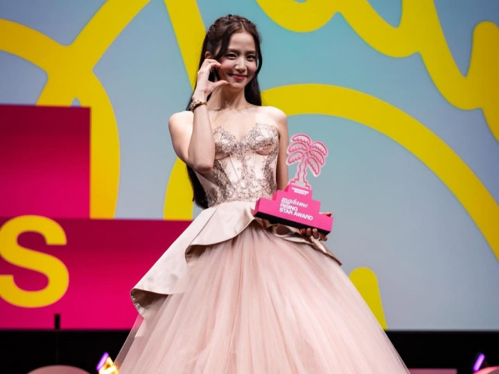 Jisoo BLACKPINK Sabet Madame Figaro Rising Star Award di Canneseries 2026