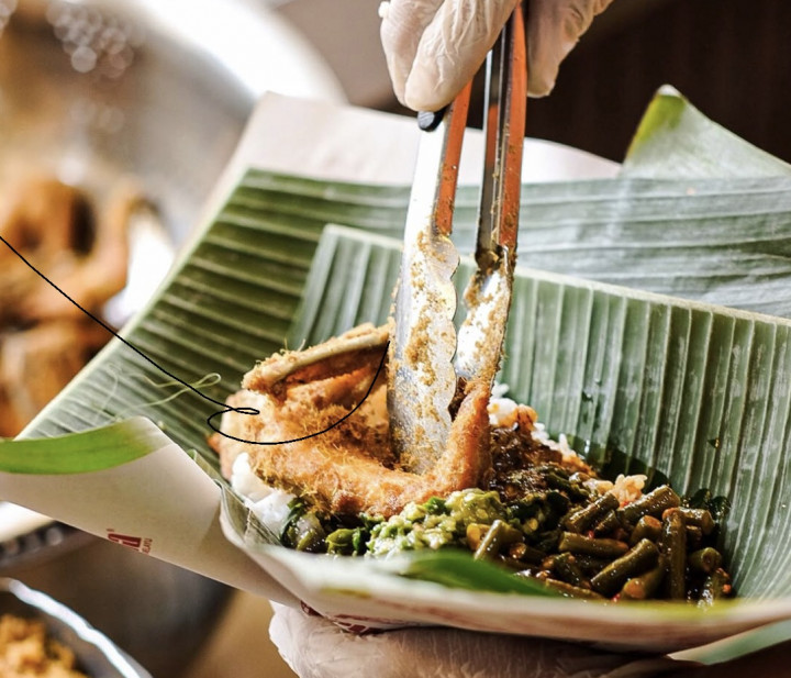 Gak Perlu Pergi Nyebrang Pulau, di Jakarta Bisa Makan Nasi Padang Enak!