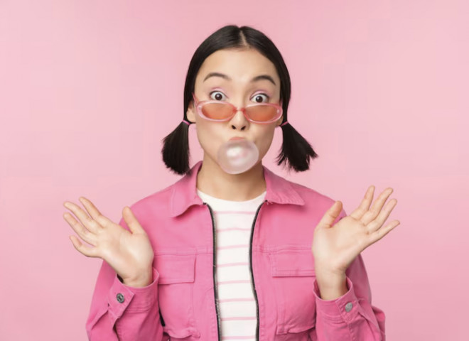 Mengunyah permen karet dapat meningkatkan konsentrasi. Ilustrasi Freepik