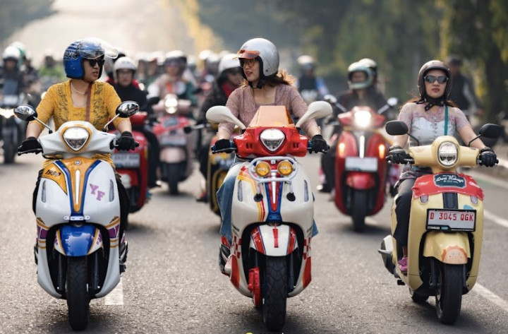 Girls Day Out di Hari Kartini, Riding Eksplor Bandung Pakai Kebaya