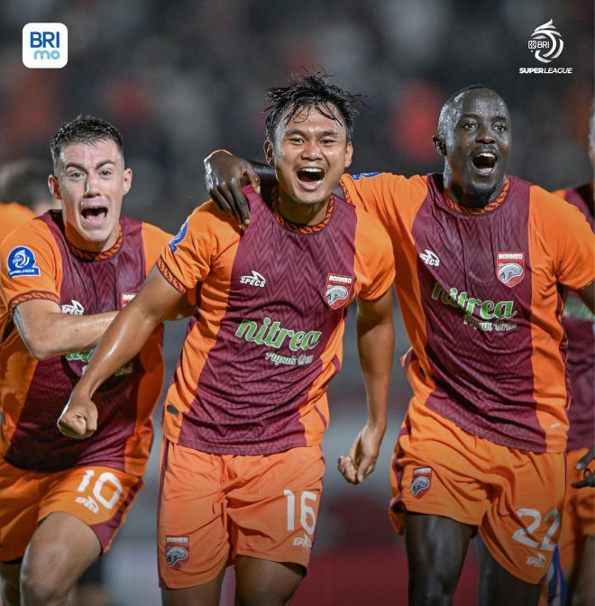 Selebrasi kemenangan Borneo atas Semen Padang FC pada pertandingan BRI Super League 2025/2026 pekan ke-29 (Foto: Instagram @liga1match)