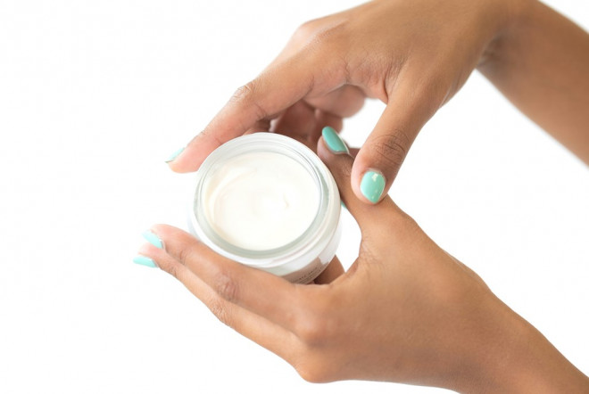   Lagi musim panas tapi kulit malah minyakan parah? Fix, kamu butuh moisturizer gel!  (Foto: Ilustrasi/Dok. Pexels.com)