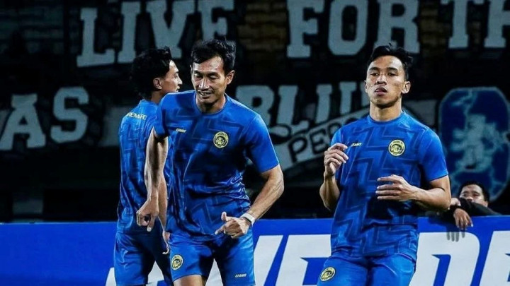 Derbi Jatim Memanas! Arema FC vs Persebaya Surabaya, Duel Taktik Marcos Santos vs Bernardo Tavares Jadi Penentu