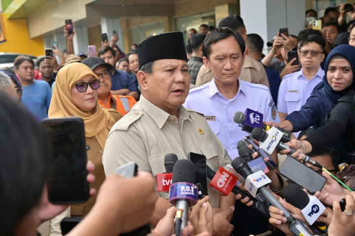 Jenguk Korban Kecelakaan Kereta di RSUD Bekasi, Prabowo Perintahkan Investigasi dan Perbaikan Lintasan