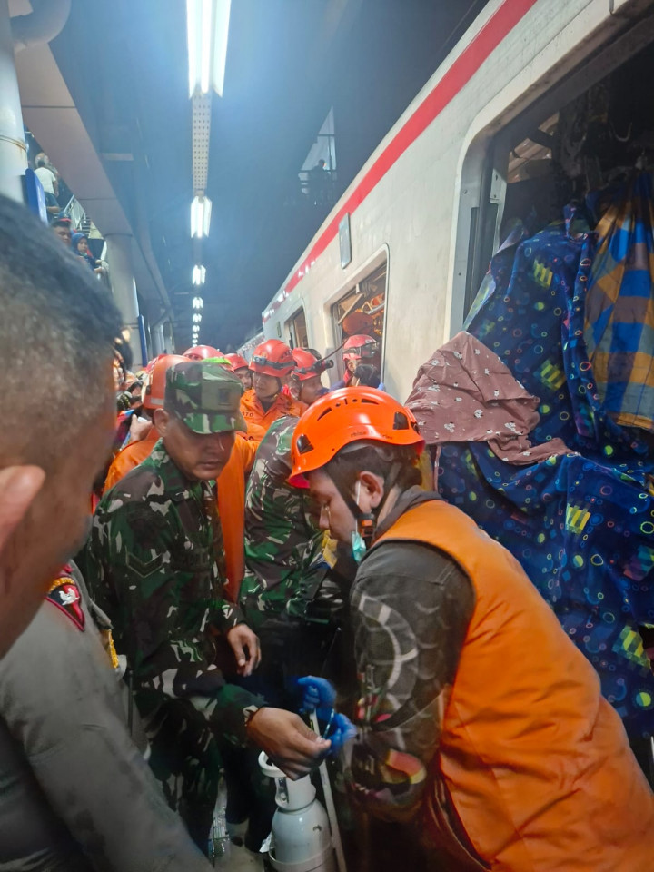 Gercep! Rumah Zakat Terjunkan Relawan Bantu Evakuasi Korban Kecelakaan Kereta Bekasi Timur