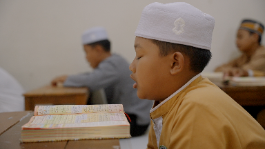 Jhonlin Perkuat Perlindungan Sosial bagi Guru Ngaji di Tanah Bumbu