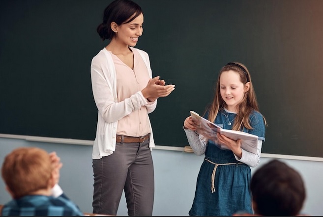 10 Contoh Pidato Perpisahan Kelas 6 SD, Singkat dan Menyentuh Hati