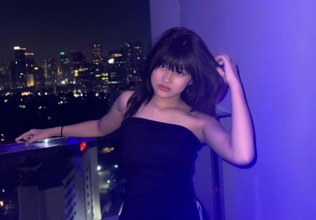 Dianggap Tak Hormati Lagu Kebangsaan Malaysia, Adik Davina Karamoy Minta Maaf