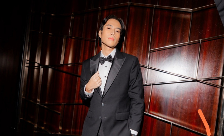 Keluarga Bagikan Baju Peninggalan Vidi Aldiano untuk Ustaz dan Santri