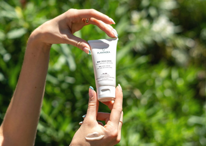 Anti gerah gak lengket, sunscreen ini ringan banget bikin wajah tetap fresh seharian. (Foto: Ilustrasi/Dok. Pexels.com)