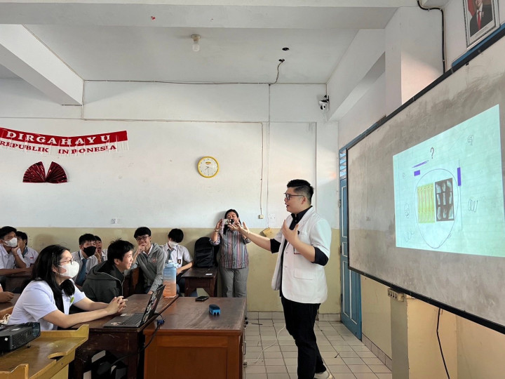 Jadi Dokter Muda yang Gak Cuma Jago Medis, Tapi Juga Tembus Forum Internasional