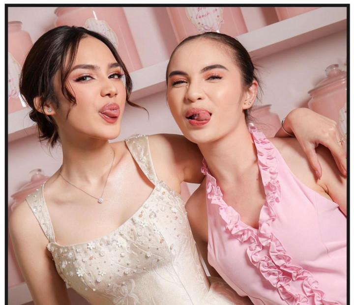 Elina Joerg Unboxing Suvenir Pernikahan El Rumi dan Syifa Hadju, Ada Emas hingga Stanley