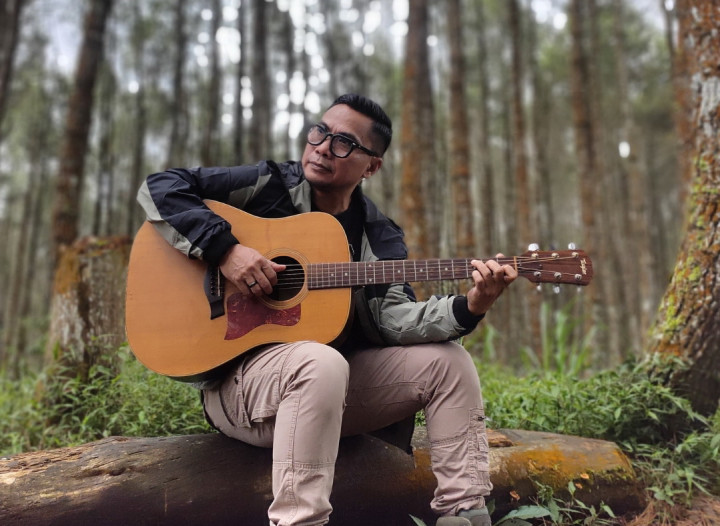 Perjalanan Panjang Ady Melahirkan 