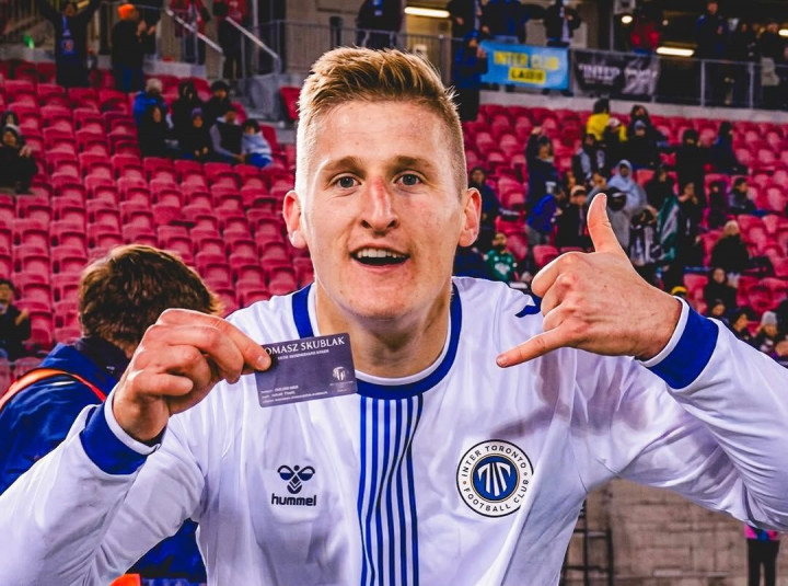 Pemain Inter Toronto FC Lakukan Selebrasi Unik Pamerkan Kartu Nama Agen Properti