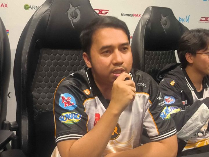 RRQ Hoshi Menang Perdana, Asisten Pelatih Ungkap Kondisi Tim di Balik Layar
