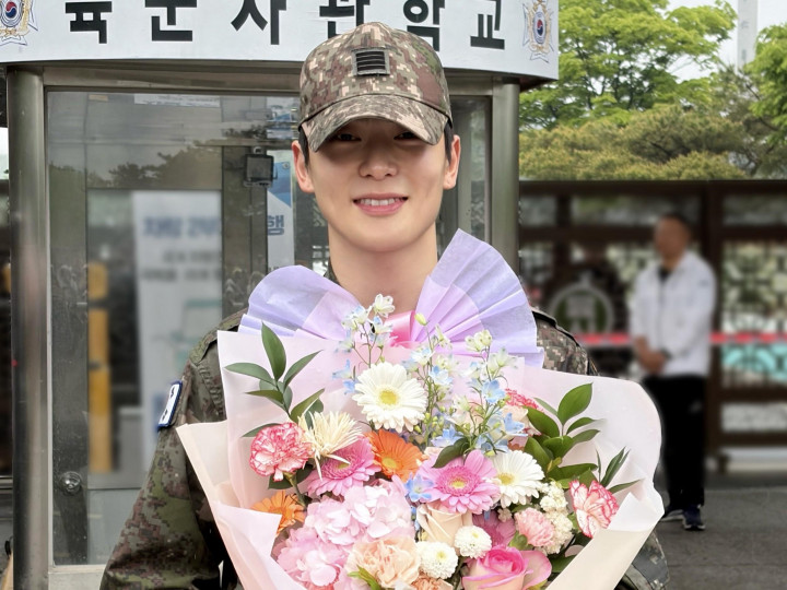 Jaehyun NCT Resmi Selesai Wajib Militer, Intip Momen