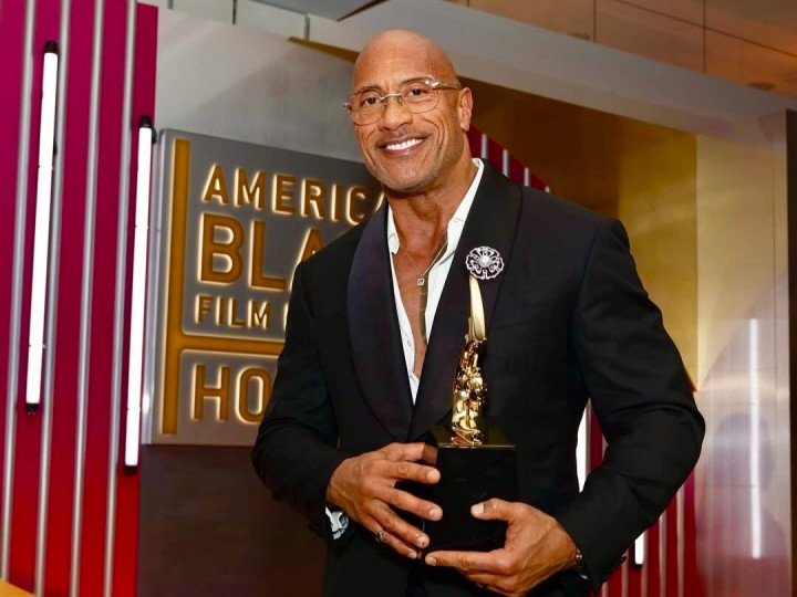 Dwayne 'The Rock' Johnson Ditilang Polisi Gara-gara Kaca Mobil