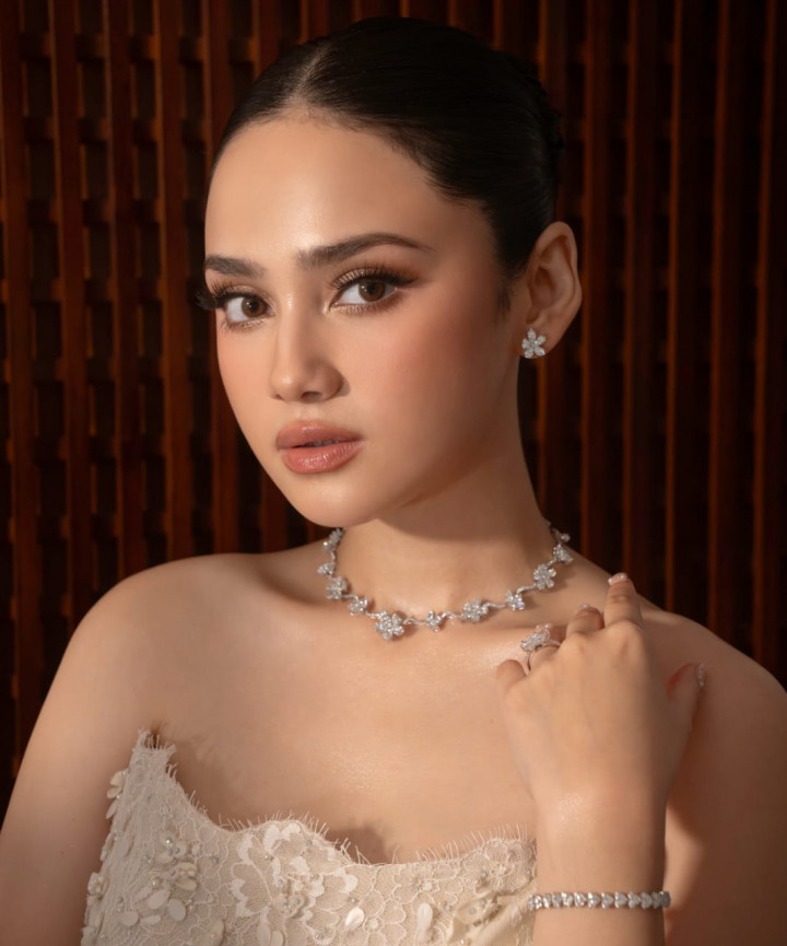Gelar Pesta Pernikahan di Bali, Syifa Hadju Bertabur Berlian