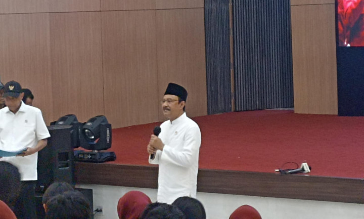 Harga Sepasang Sepatu untuk Siswa Sekolah Rakyat Rp700 Ribu, Mensos: Hoaks