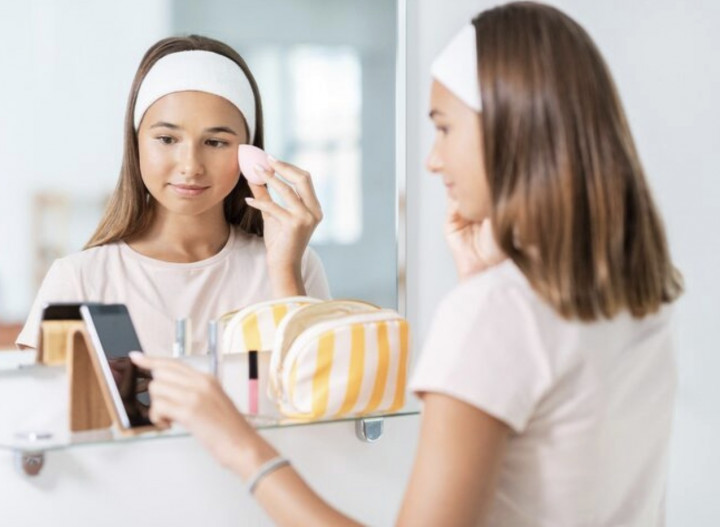 Foundation Dewy Finish Murah yang Bikin Makeup Glowing dan Nggak Kelihatan Berat