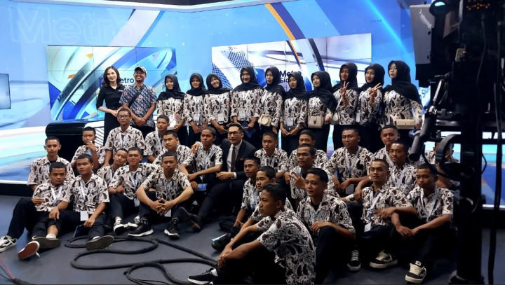 Puluhan Siswa SMKN 1 Saptosari Bedah Rahasia Produksi Berita di Metro TV